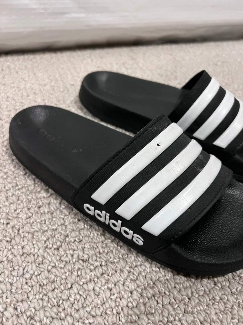adidas Kids Black White Striped Logo Slide Sandals Comfort Kids size 4,